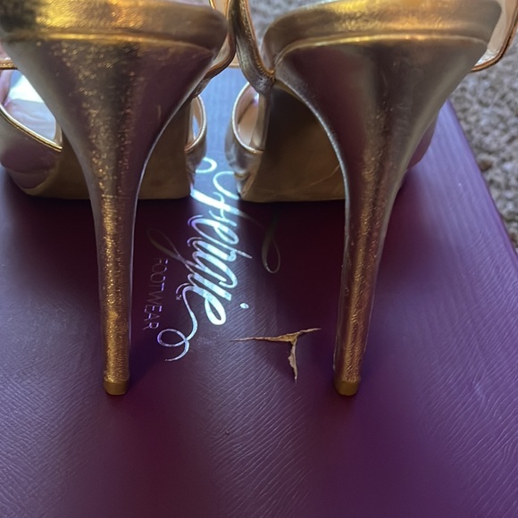 Fergie | Gold💛 Stiletto Heels | Size 9 | Gently worn with a few minor scuffs| - Picture 3 of 5